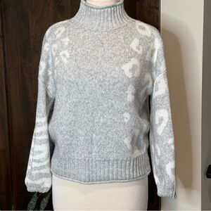 Nine West mock neck dropped sweater animal print Women’s Size M grey and white